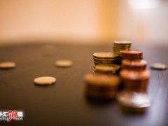 外汇开户有没有风险?无论是国内实盘炒汇，还是国外外汇保证金交易，在某些特定时段(比如美国重大数据公布的时候，或者市场价格剧