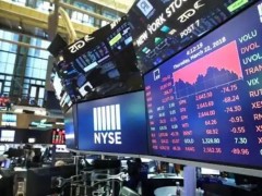 美国政治与财政动态美联储理事莉萨·库克坚决拒绝特朗普要求其辞职的施压，强调不会因推文或指控而屈服，并称相关抵押贷款问题发生在任职前、正准备提供事实澄清。特朗普盟友以贷款欺诈为由推动调查，但司法部尚未立案；白宫则探讨以“正当理由”解职的可能，引发外界担忧此举或损害美联储独立性。美联储7月会议纪要显示，除两名理事外，大多数官员支持维持利率不变，但已有少数人暗示或在9月转向支持降息