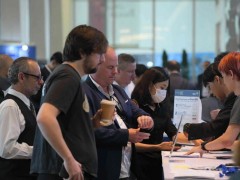 IronFX是一家受多个机构监管的差价合约和外汇经纪商，包括ASIC、FCA和MiFID法规。IronFX提供300多种工具，包括外汇交易、金属交易、指数交易、商品交易、期货交易和股票交易。它支持流行的在线交易平台MetaTrader 4，但不提供MetaTrader 5或除其复制交易应用程序TradeCopier之外的专有交易平台。