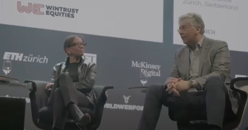 同一个场景，不同的Logo