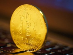 加密巨鲸正在出售比特币，以增加对以太坊的敞口据区块链情报平台Lookonchain的数据，上周一位资产净值逾110亿美元的比特币巨鲸出售了22769枚比特币，套现25.9亿美元，并转而买入472920枚、价值22亿美元的以太坊现货，同时在去中心化交易所Hyperliquid上建立了一个价值5.77亿美元的以太坊永续合约多头仓位。