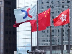 ATFX港股：今日恒指跳空高开267点，报25606，其后升幅逐步扩大，一度最多扬579点，高见25918至近四年高位，半日扬527点或2.08%，报25866。国指升186点或2.1%，报9,266点；恒生科技指数升174点或3.1%，报5,822点，午后恒指整体升势回顺。科技指数午后持稳，内地发布互联网平台价格行为规则，禁经营者以低于成本价销售商品，阿里(09988)及京东(09618)升5.