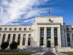 市場概覽市場對上周五美聯儲主席鮑威爾的鴿派評論作出了反應，他表示 9 月降息的可能性很高。這引發美元大幅走軟，以及大多數其他資產類別的反彈。市場分析黃金金價在上周的消息傳出後顯著上揚。即將降息的明確信號令黃金強勢飆升。MACD 和 RSI 均顯示看漲成交量和動能增長增加。我們將繼續預期未來幾天會有進一步的買盤。白銀白銀價格大幅走高，預計未來幾天將繼續這種看漲勢頭。