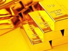 受美联储主席鲍威尔在杰克逊霍尔研讨会上的鸽派态度影响，黄金回调了上周五的升势。美元卷土重来，但在本周美联储首选的通胀指标公布之前，上行空间似乎有限。鲍威尔的鸽派措辞出人意料，日线技术走势转为有利于买方。黄金在$3,370下方重新翻红，扭转了上周五的急转直下。美国联邦储备委员会主席杰罗姆-鲍威尔在杰克逊霍尔经济研讨会上出人意料地采取鸽派立场，引发了剧烈波动，买家在此之后稍事喘息。